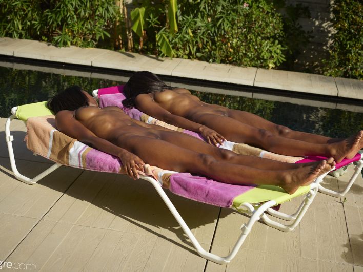 Alexandra And Ombeline in Poolside. Thumbnail 19