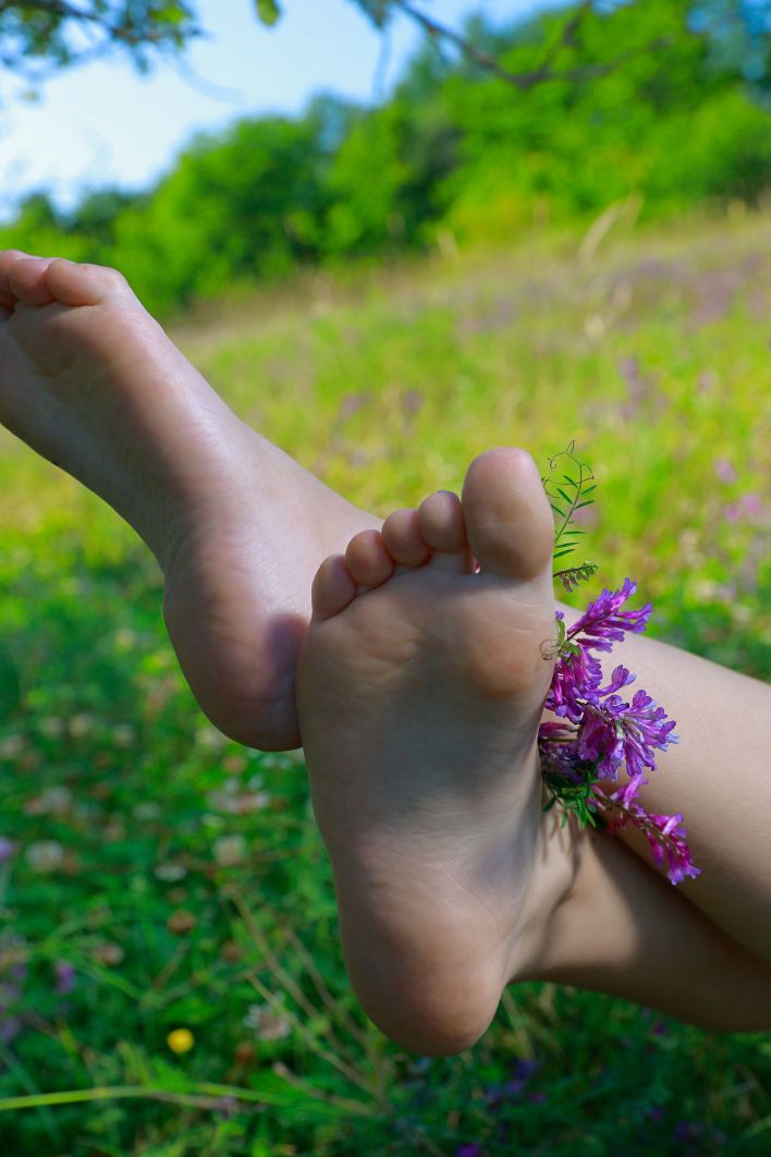 Una in Lilac Fields. Thumbnail 9